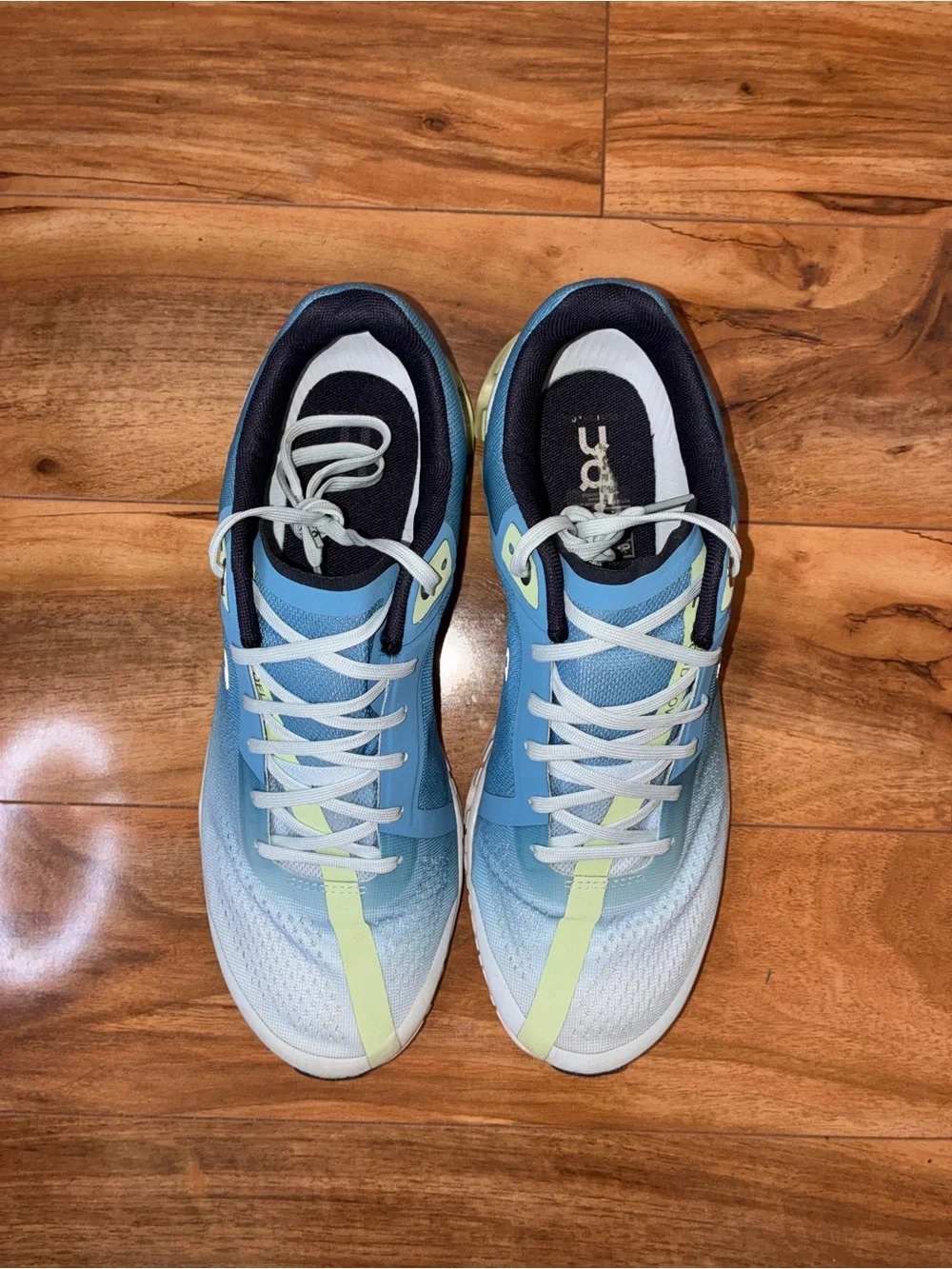 On Cloud Women’s CloudFlow Athletic Running Sneaker Shoes, blue & green -size 10